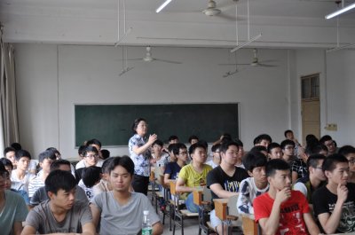 开拓学生视野、了解行业前沿—智能制造学院举行专家讲座