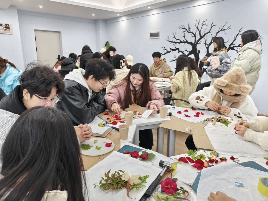 拓印内心美好，探索心灵之门” ——2024年植物拓染团辅活动圆满成功