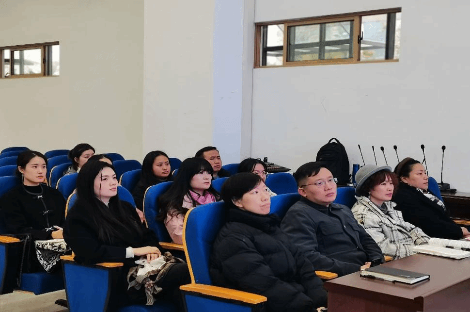 聚焦“投身崇德向善的道德实践”——思政集体备课会顺利举行