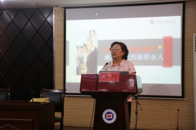张玲校长做客光谷职院讲坛提倡大学生加强人文素质