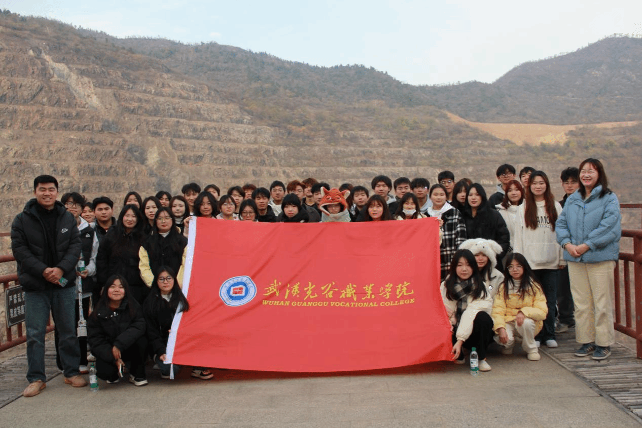 必赢官网师生赴黄石参加“青春飞扬·智汇黄石行”活动