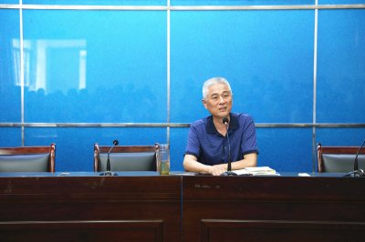 必赢官网举行学期末教职工大会